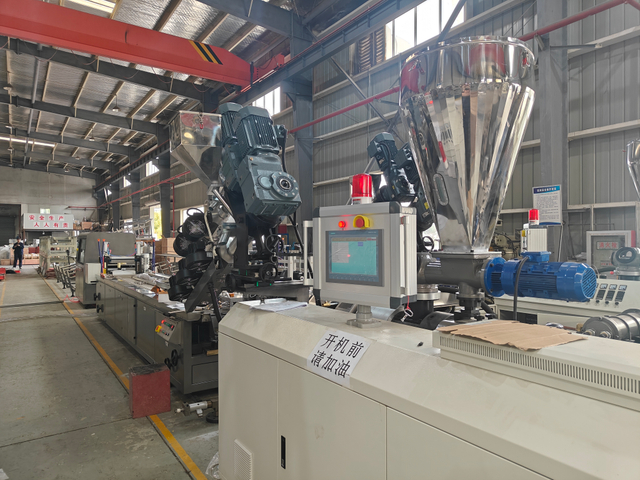 WPC PE decking machine
